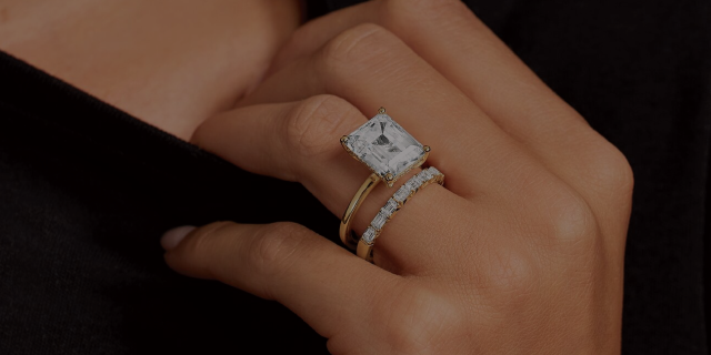 two rings on a hand