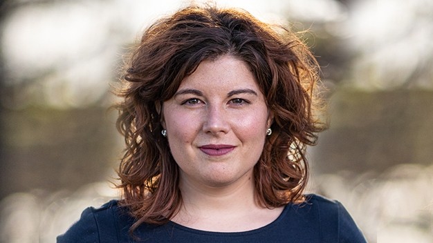 portrait of Melissa Perry outside with a blurry background